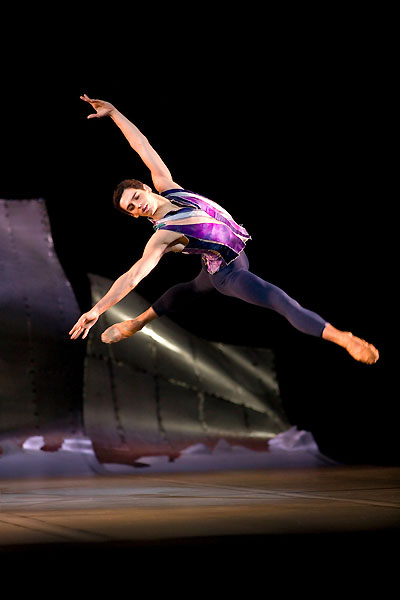 Federico Bonelli in Danse à grand vitesse. Fotograf Johan Persson