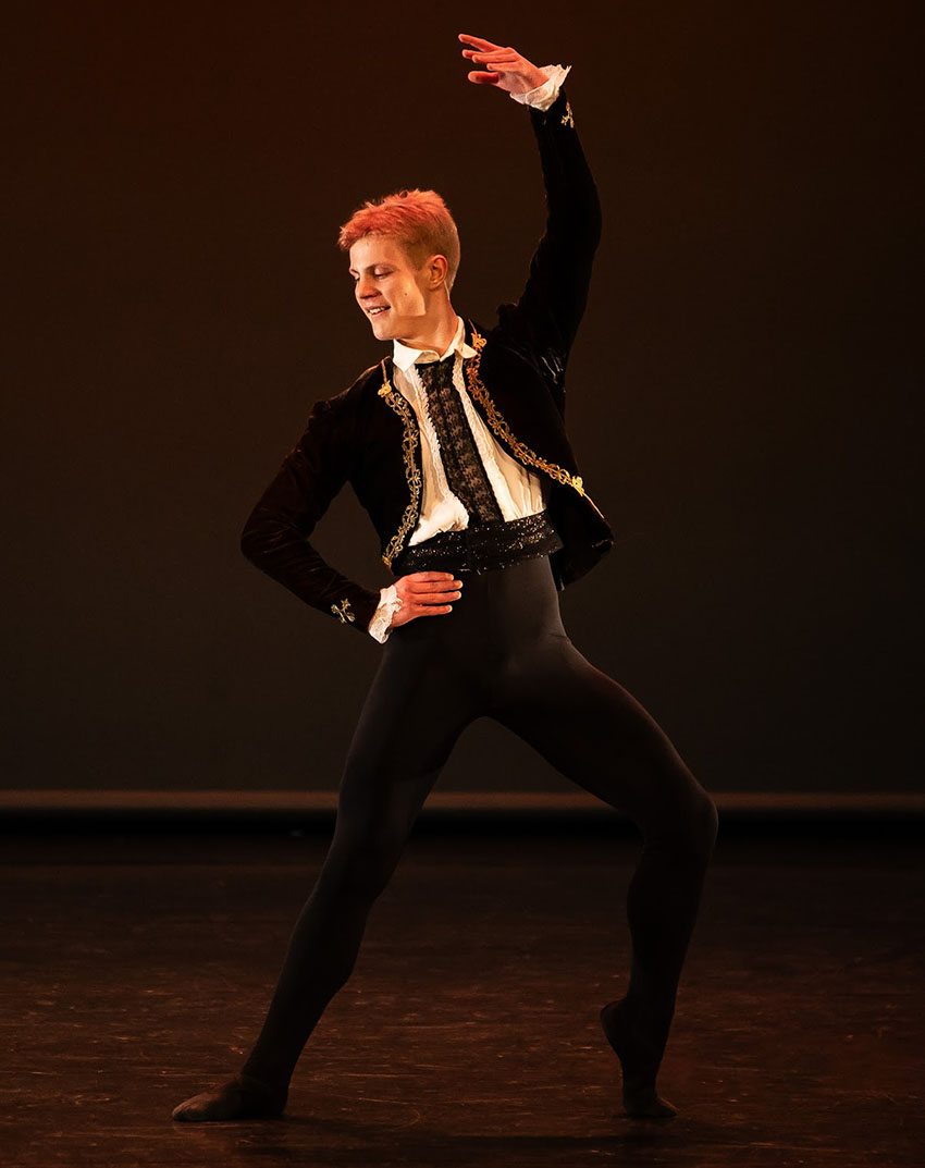 Arne Estlander lyste som Basilio ur Don Quijote. Foto Roosa Oksaharju