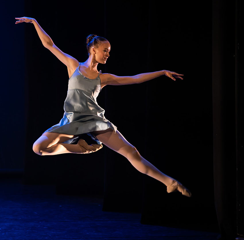 Alice Pastel, 1:a priset 12-14 år i sin egen koreografi Fleeting Moment.Foto Roosa Oksaharju