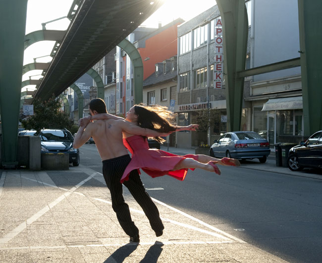 Dans på gatorna i Wuppertal. Foto 2011 TRIART.SE