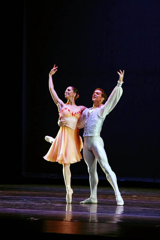 Ana Sofia Schiller, New York City Ballet och Joseph Phillips, American Ballet Theatre. Fotograf Carlos Llano