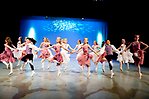 ”Roslagsvår” i koreografi av Kerstin Simes dansas av åk 5. Foto Hans Nilsson